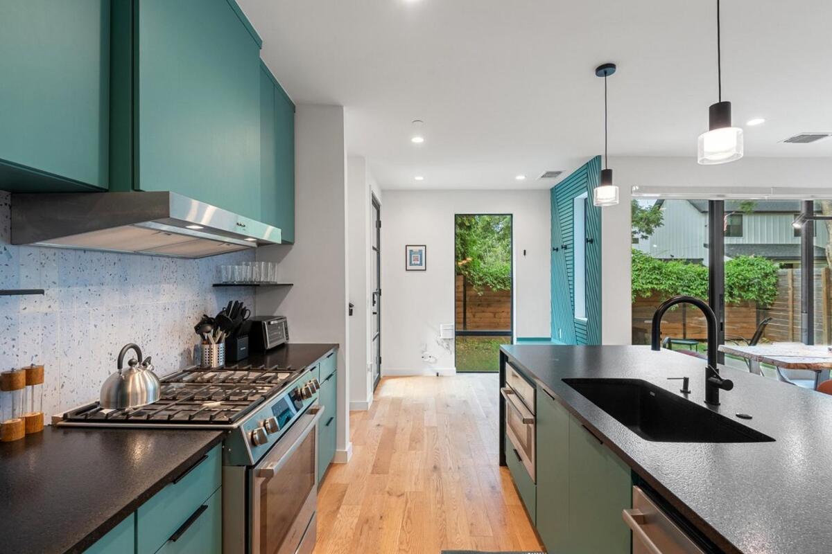 Modern Luxury in the Heart of Austin 3BR 3BA with Huge Balcony - 3