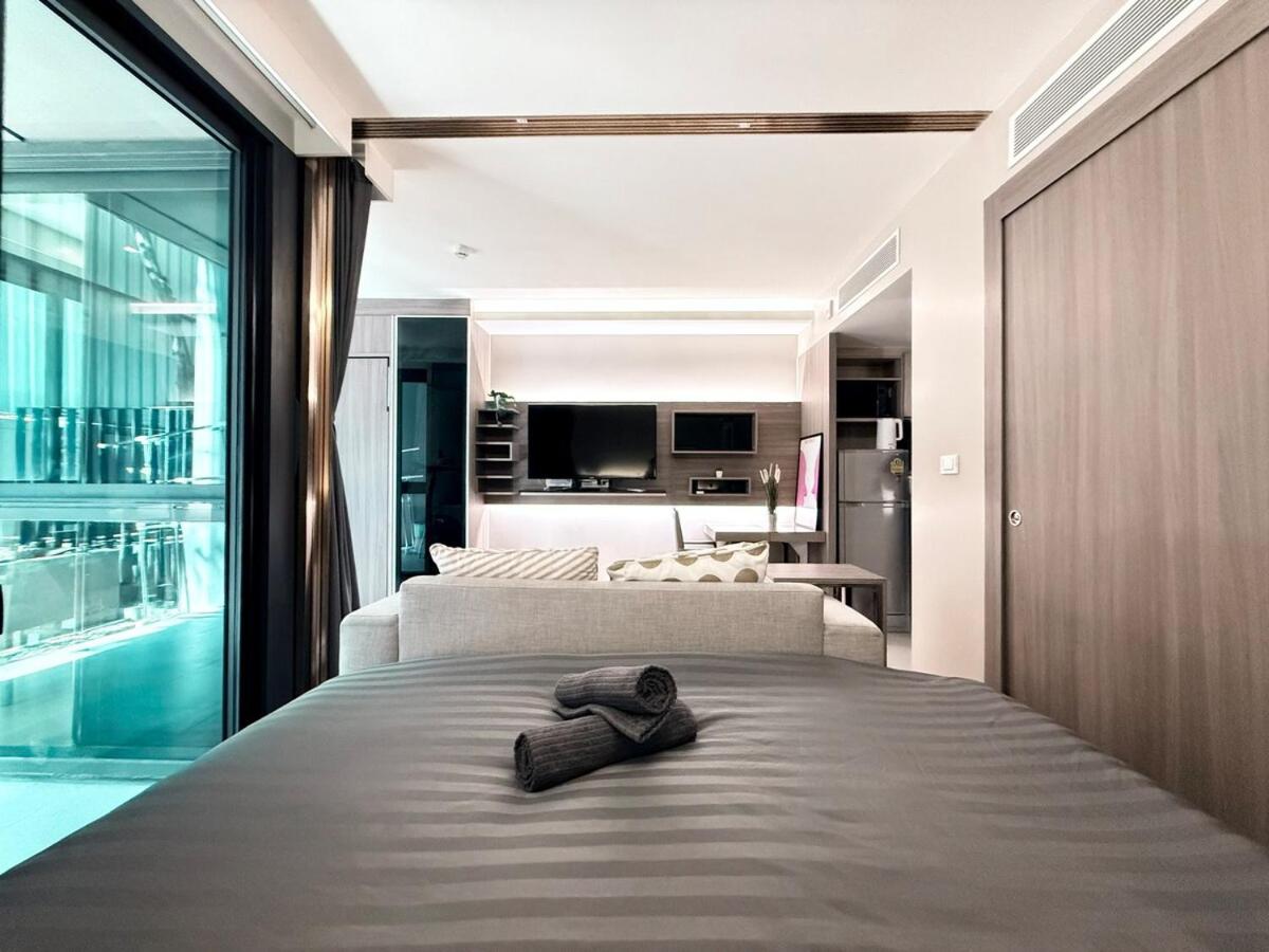 BTS Thong Lor Downtown Low-rise Large Studio #Private Courtyard Super Large Pool - 3