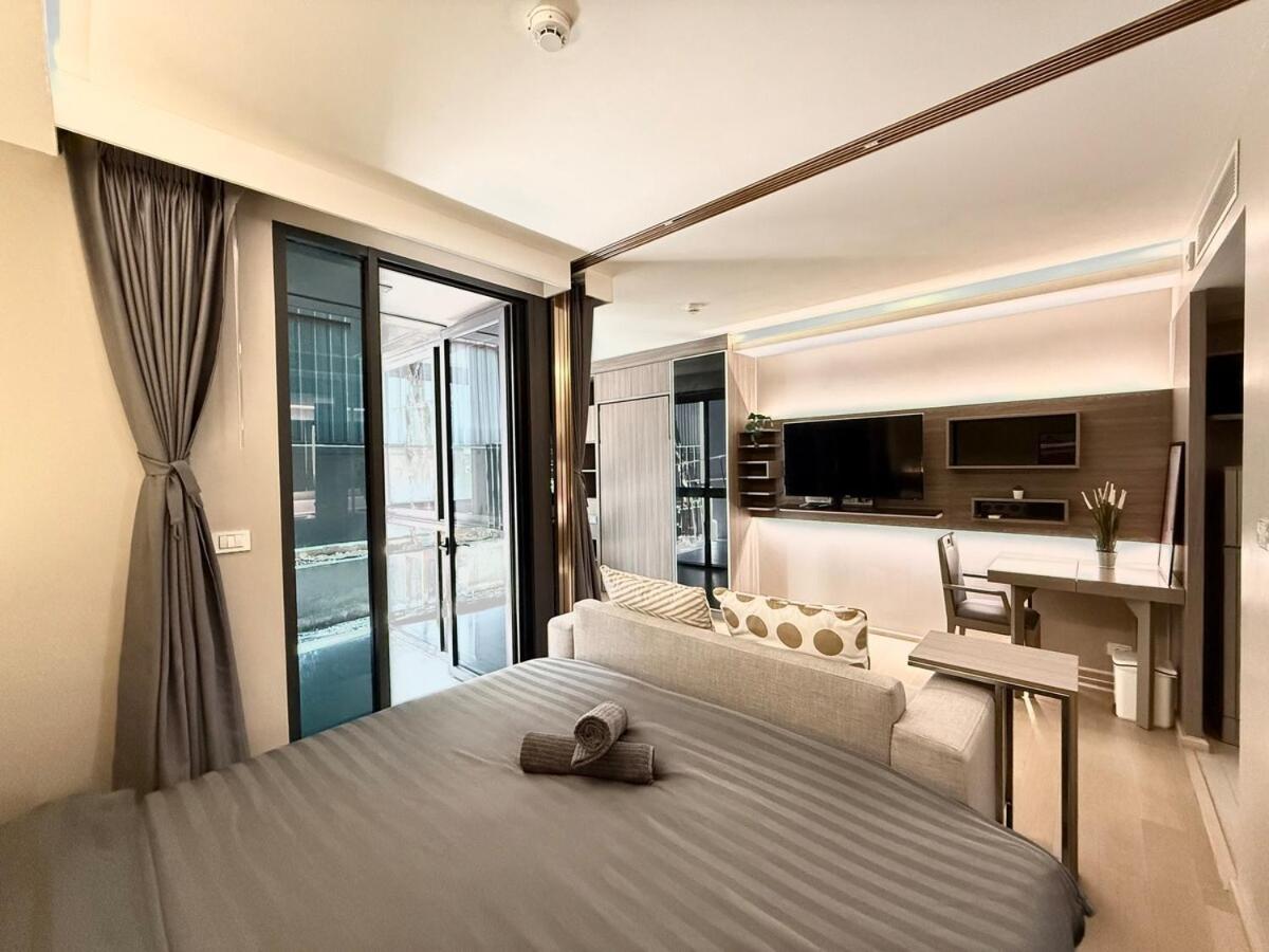 BTS Thong Lor Downtown Low-rise Large Studio #Private Courtyard Super Large Pool - 5