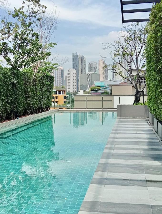 BTS Thong Lor Downtown Low-rise Large Studio #Private Courtyard Super Large Pool - 2