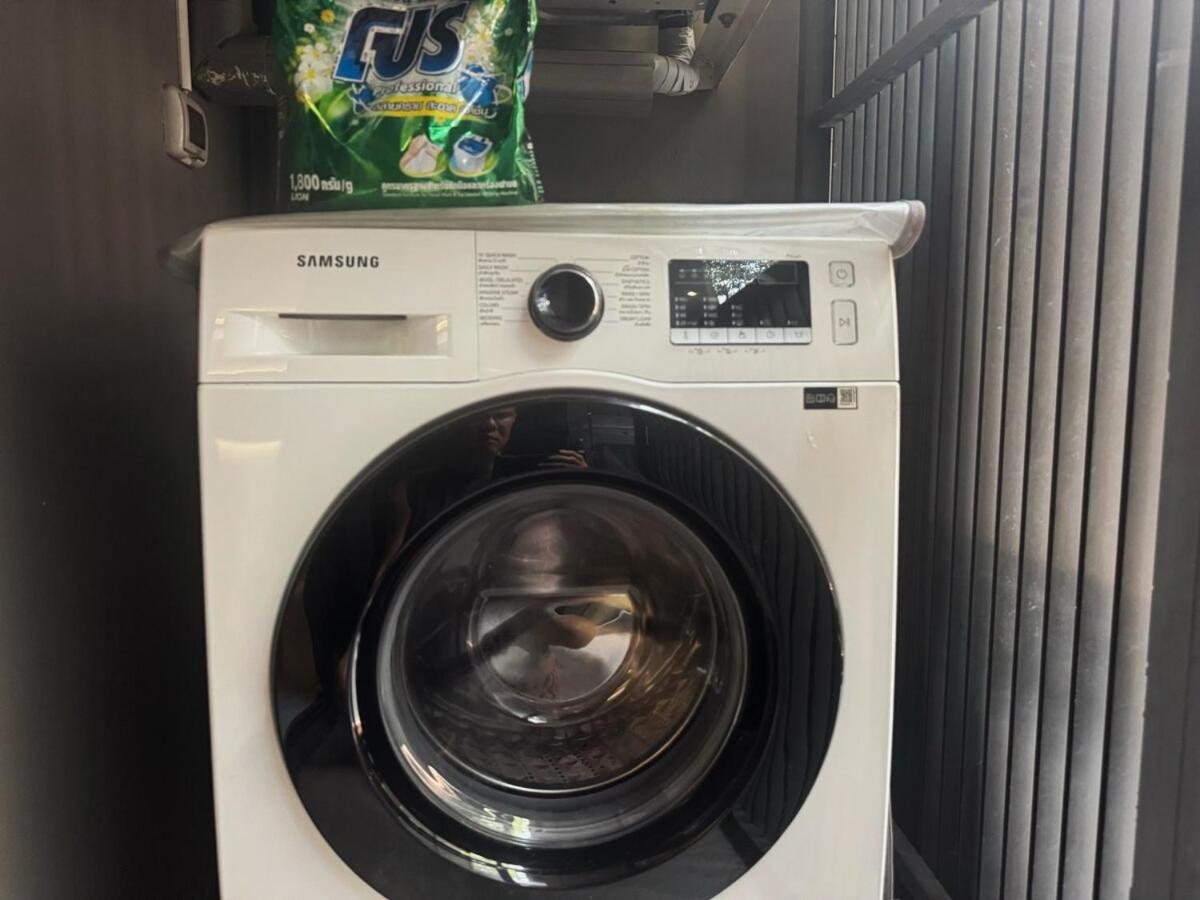 BTS Thong Lor Downtown Low-rise Large Studio #Private Courtyard Super Large Pool - 4