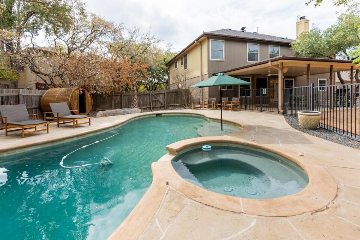 Pool-Hot Tub-Putting Green-Sauna-Arcade-Oasis - 4