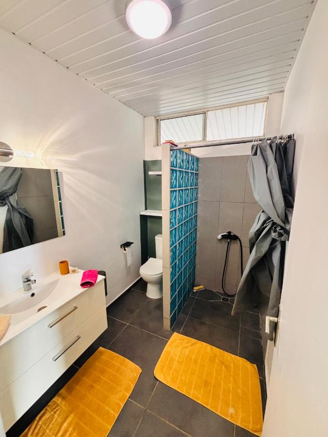 Airport Pamatai Room - 3