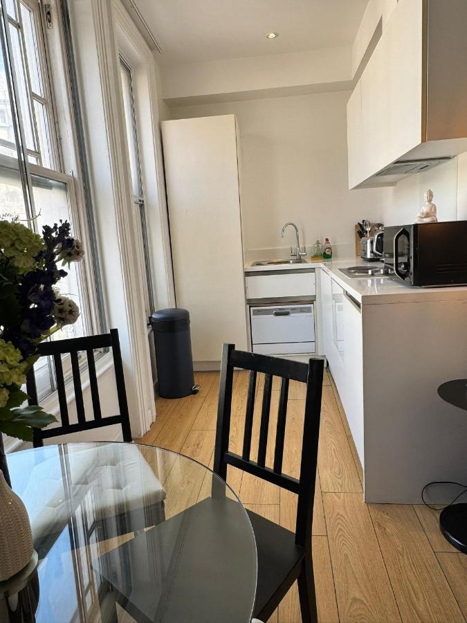 Luxury Group Stay in Piccadilly Sleep 7 VR010 - 4