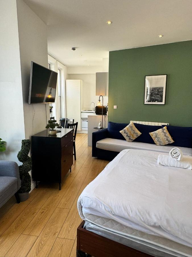 Luxury Group Stay in Piccadilly Sleep 7 VR010