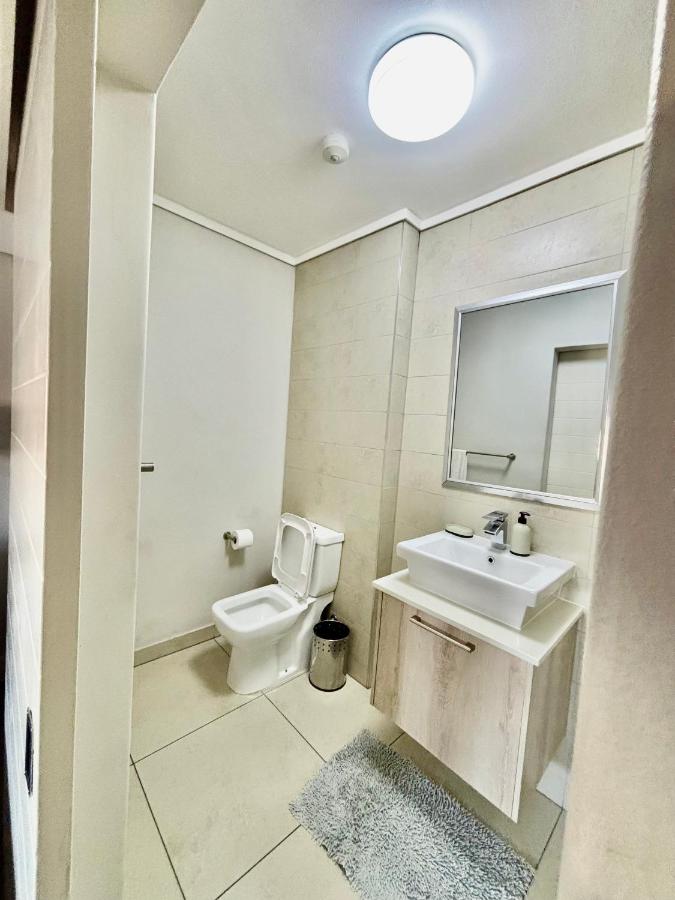 Luxe Waters Edge apt next to Canal Walk - 3