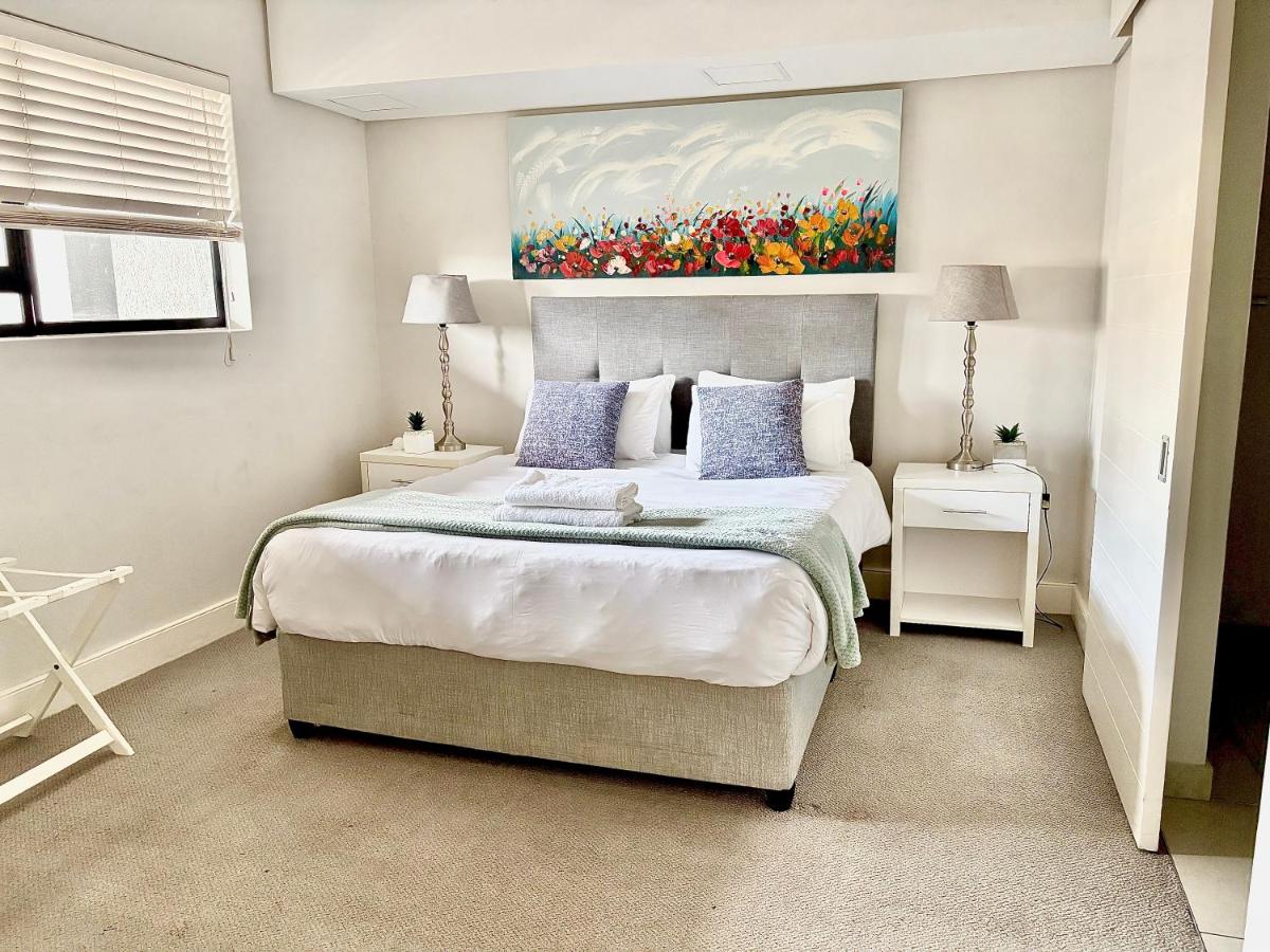 Luxe Waters Edge apt next to Canal Walk - 2