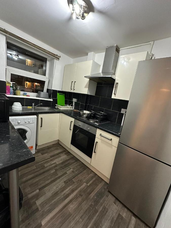 Budget Ensuit Room, Quiet Stay, East London, Fast WiFi, Steps Away From London Eye, Near Metro - 4