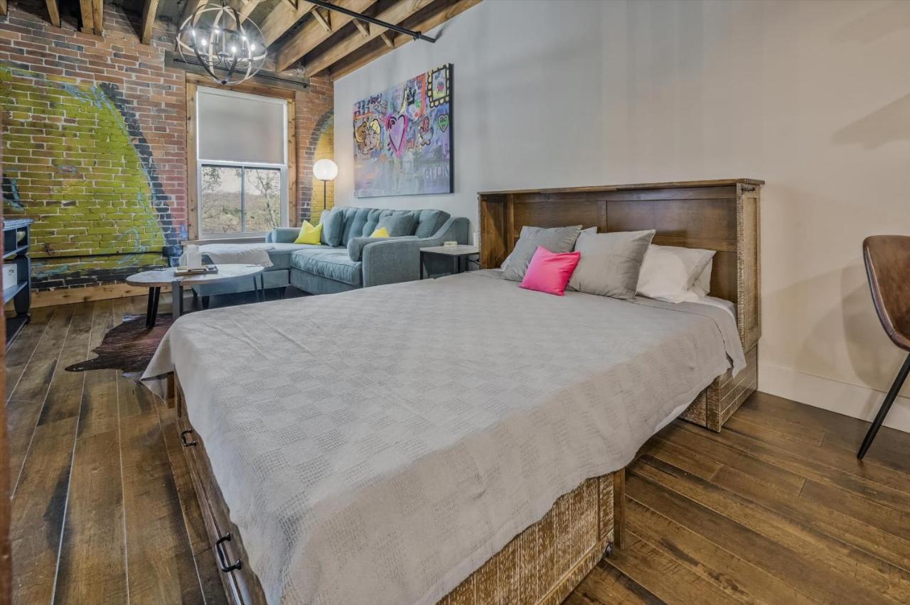 Luxe Loft with Speakeasy Parking and 2 Mi to Broadway - 4