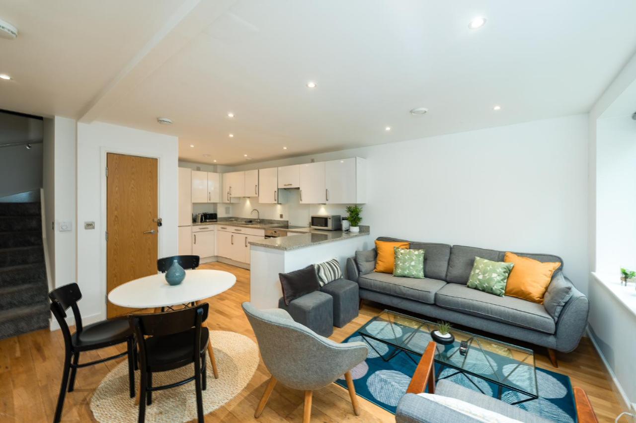 Large Bright 4-Bedroom Flat, heart of Shoreditch, large balcony - 4