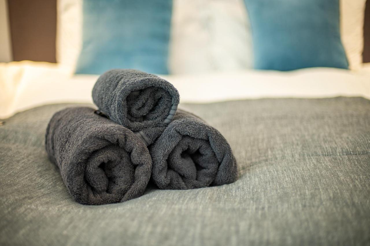 Large Bright 4-Bedroom Flat, heart of Shoreditch, large balcony - 3