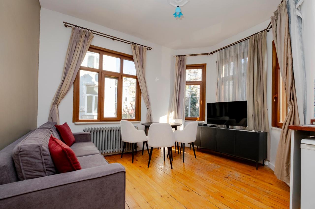 Private Building Featuring Two Separate Apartments - 5