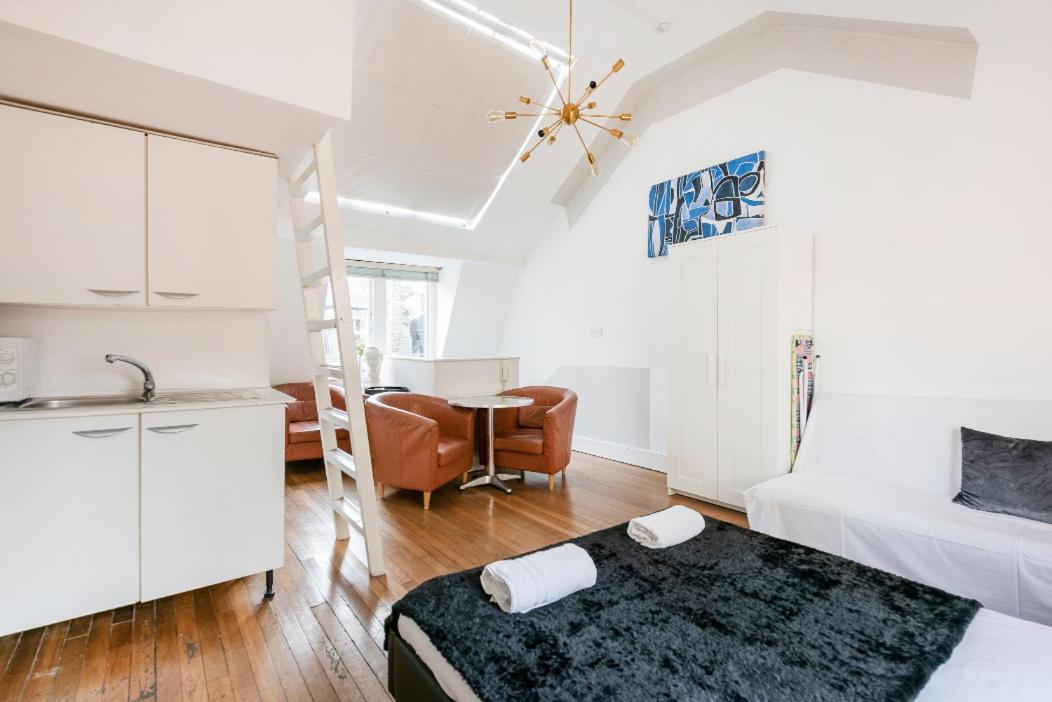 Private rooms with shared bathrooms and a top floor studio - 4