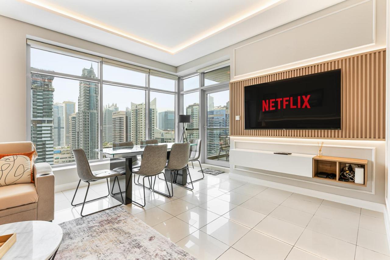 Stunning 2BR with Canal Views in Dubai Marina