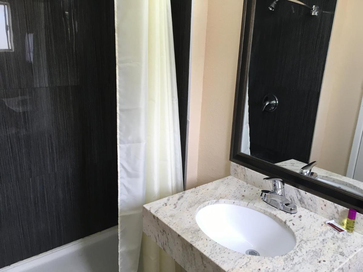 Budget Inn Global — photo 14