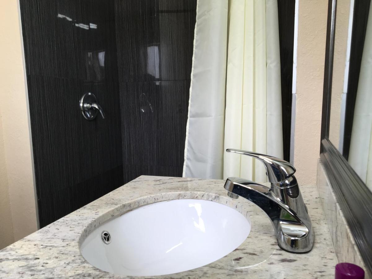 Budget Inn Global — photo 13