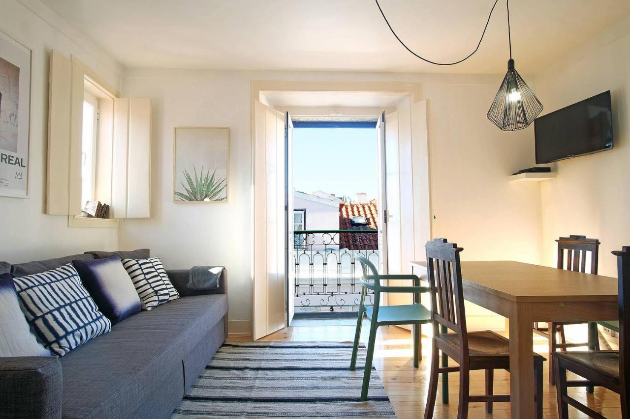 BH4E Spacious 3-Bedroom Apartment with Natural Light & Stunning Views in Bairro Alto!