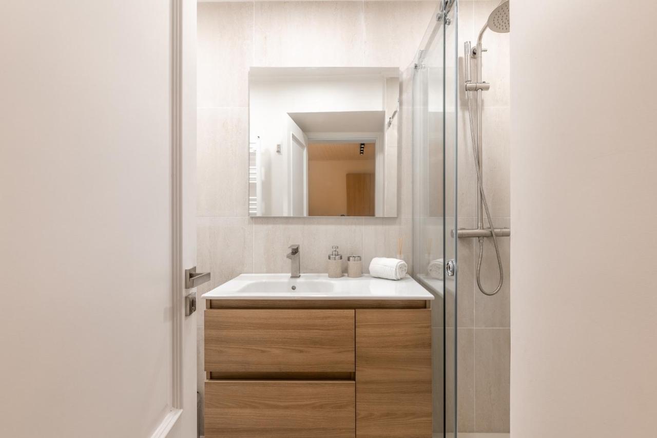 BE Modern & Spacious Apartment with a Private Patio! On BICA Funicular Street - LIS Downtown - 2