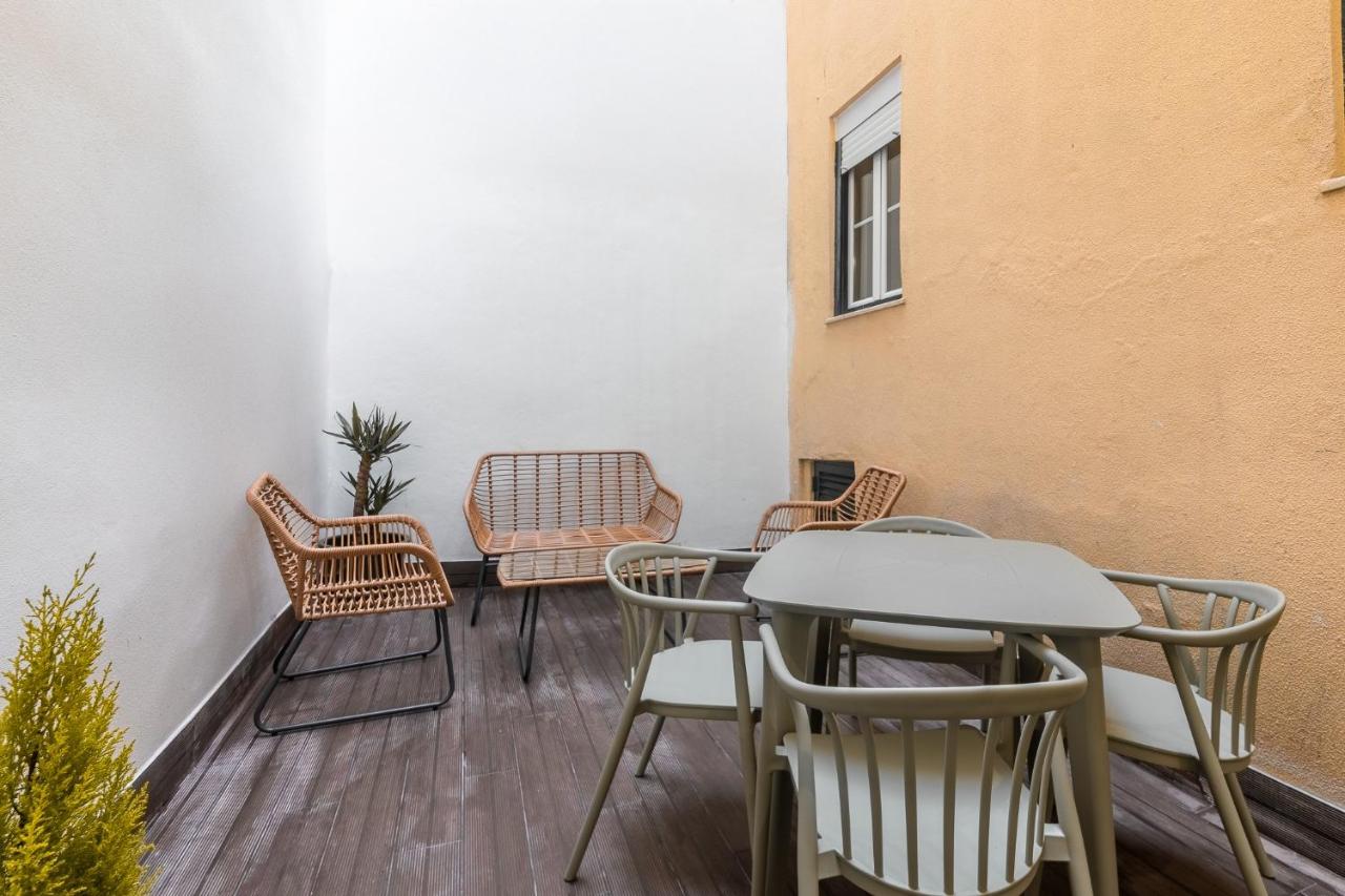BE Modern & Spacious Apartment with a Private Patio! On BICA Funicular Street - LIS Downtown - 3
