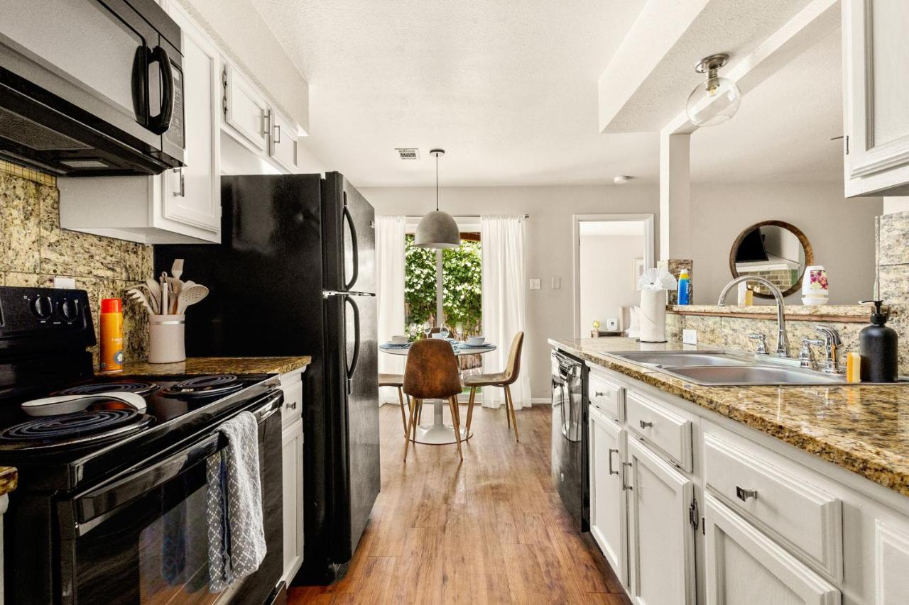 Serene SoCo Escape, Walk to Cafes and Free Parking - 2