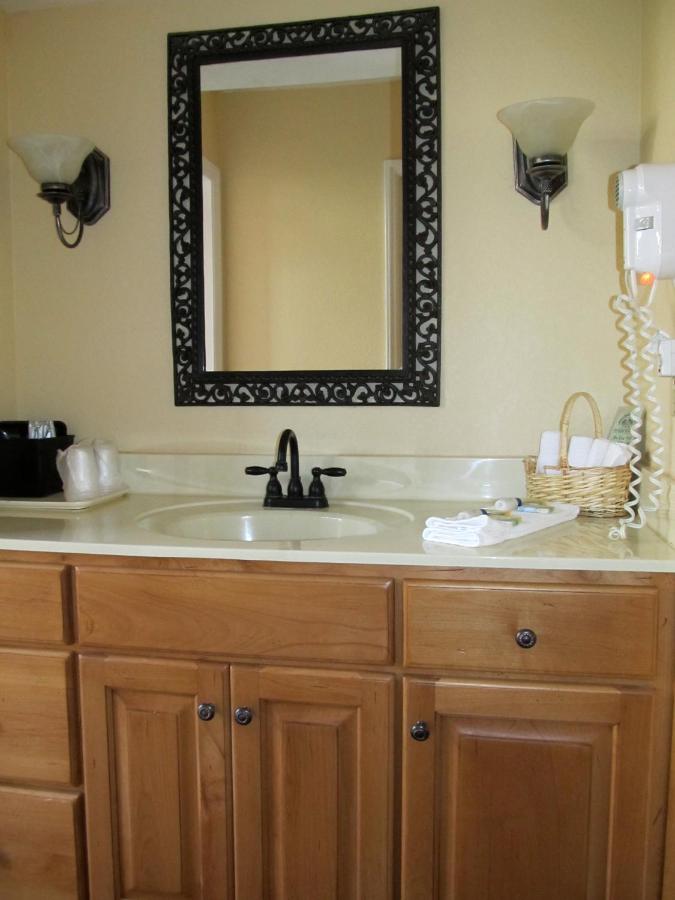 Jonathan Creek Inn — photo 23