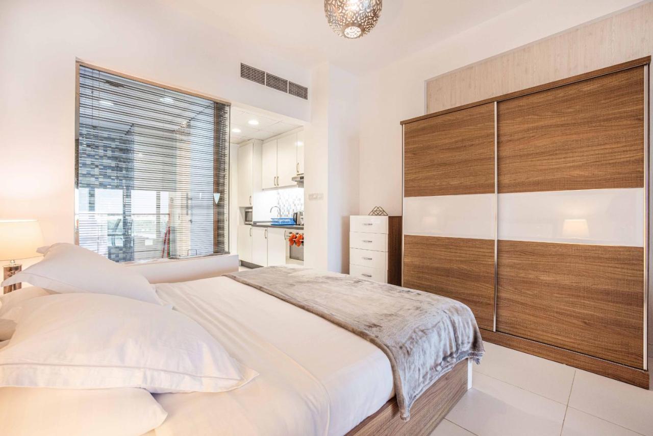 Deluxe Studio in Palm Views East at Palm Jumeirah by PK Holidays