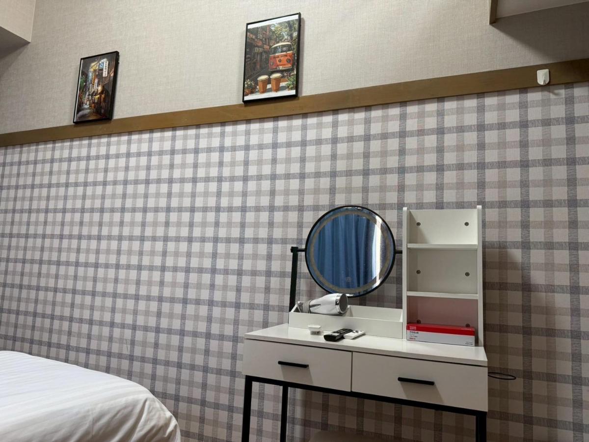 LARK OKUBO Free wifi - 2