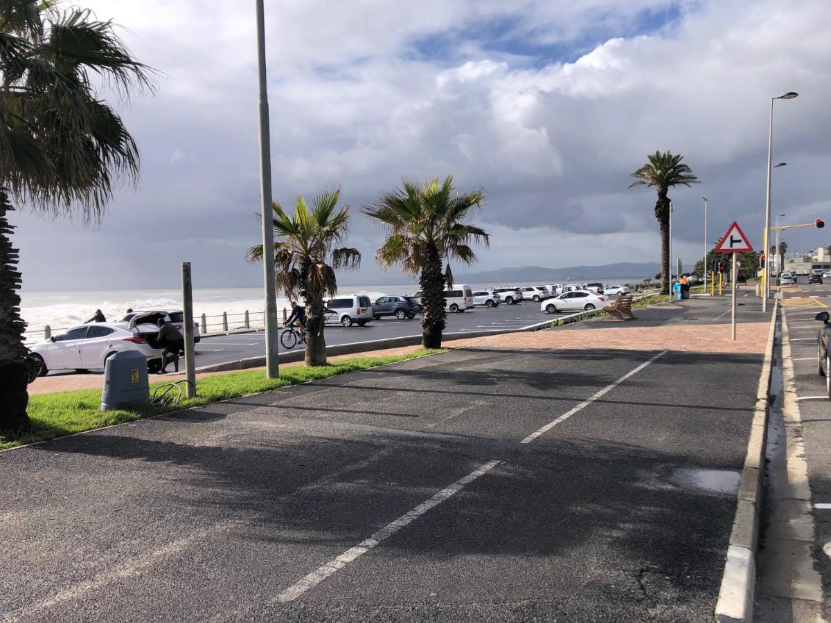 Modern Hideaway Apartment in Mouille Point