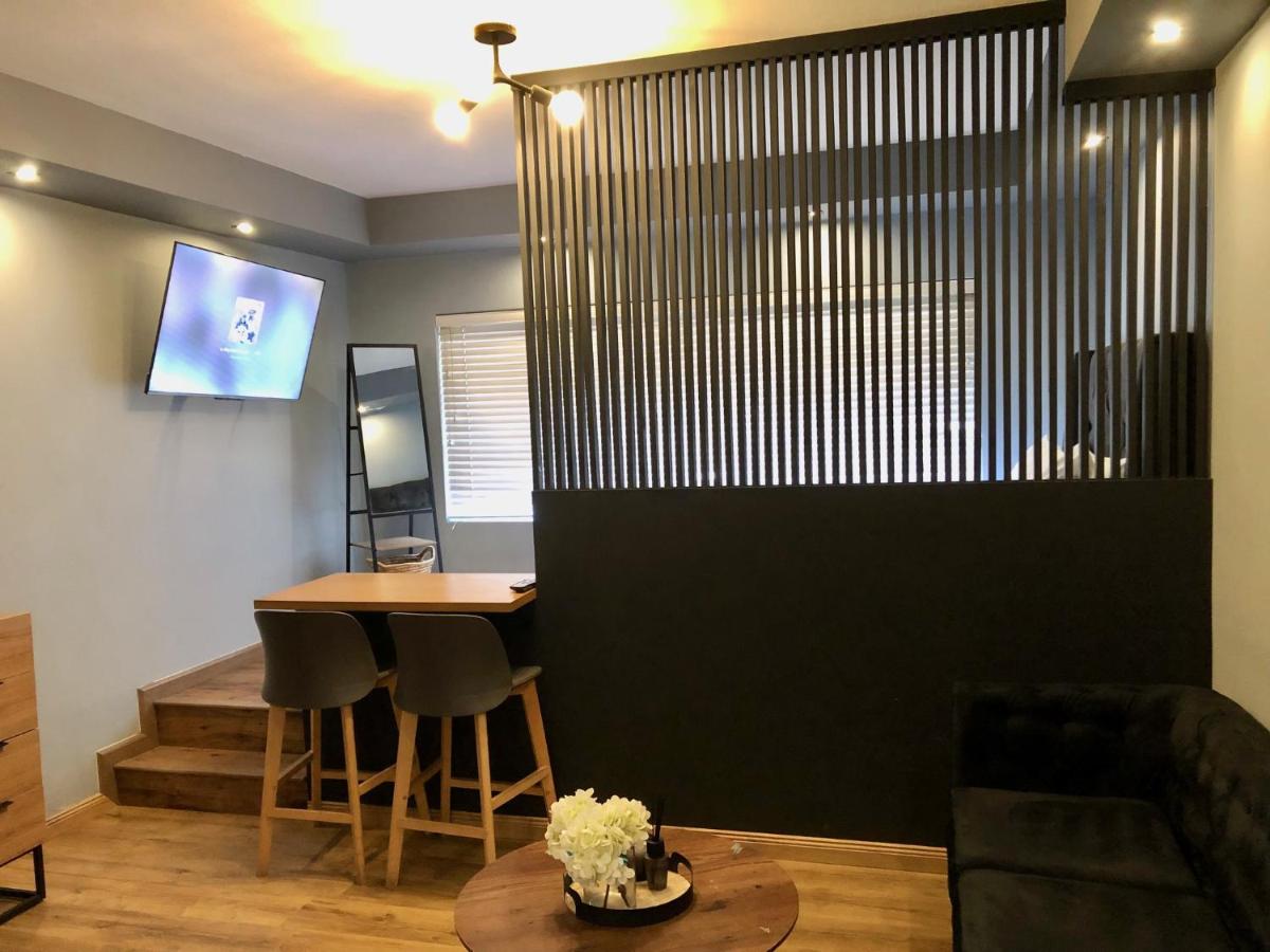 Modern Hideaway Apartment in Mouille Point - 2