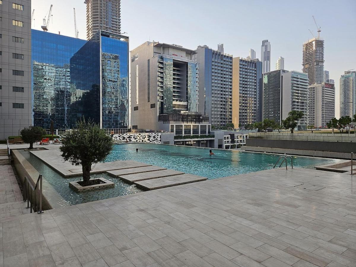DAMAC Majestine Studio with Pool, Spa and Gym Near Bus & DubaiMall - 4