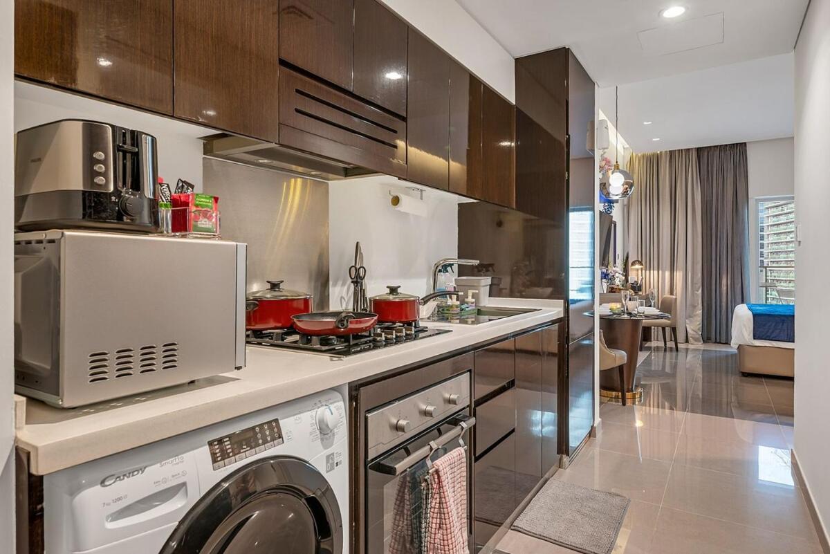 DAMAC Majestine Studio with Pool, Spa and Gym Near Bus & DubaiMall - 5