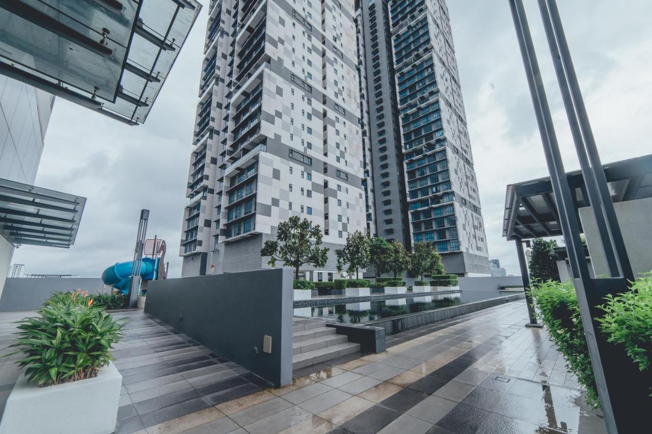 Sky88 3BR luxury condo w Pool Table (TOWN AREA) - 4