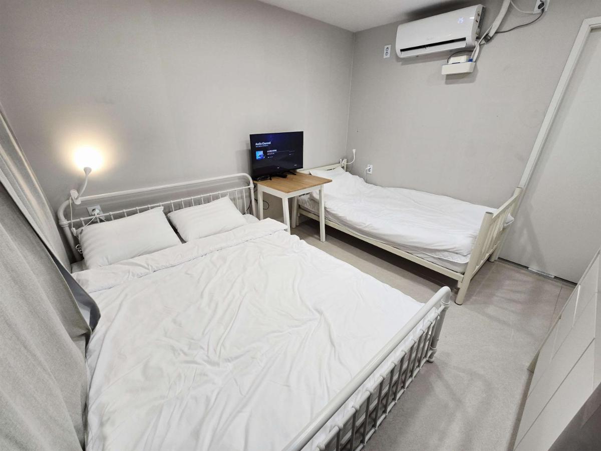 White Green Guesthouse - 3