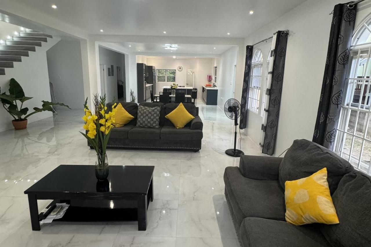 4 Bed-4 EnSuite-Sleeps 12-AirCon-5 Min To Beach - 5