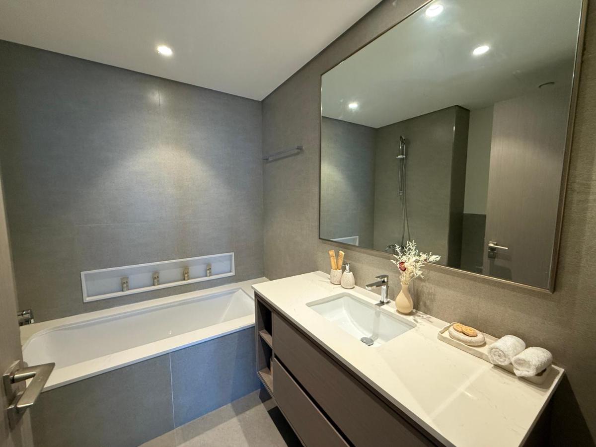 Grande Downtown Dubai - Luxury 2BR Apt with City Skyline View - 3