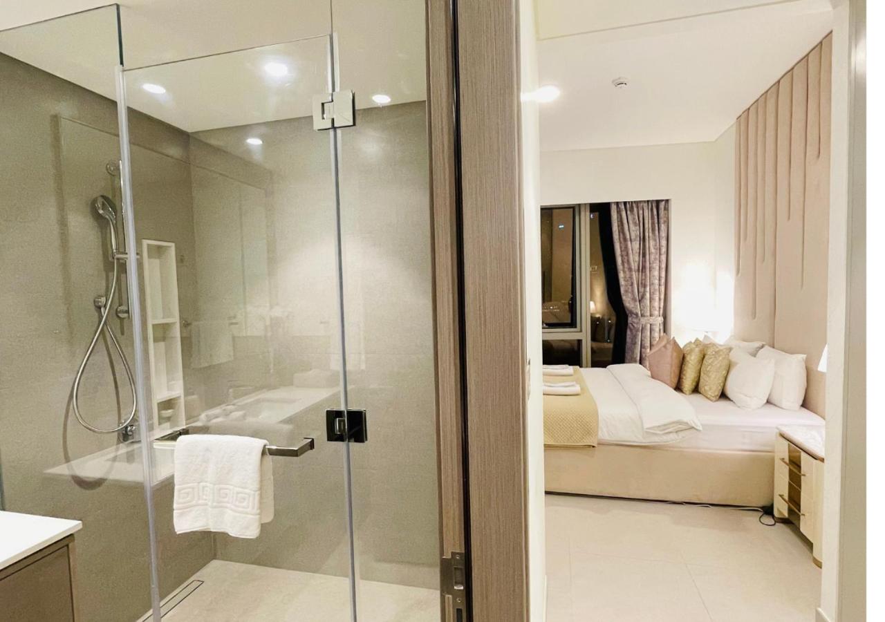 Direct Burj Khalifa View I Minutes Walk to Dubai Mall I Stunning Fountain Views I One Lux Stay Grande Signature Residence - 3