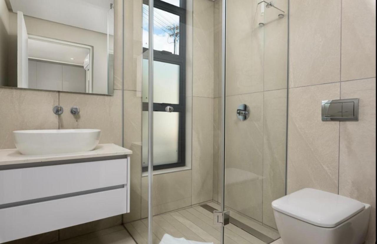 7 on Bantry unit 205 Sea point Modern Seaside Apartment - 3