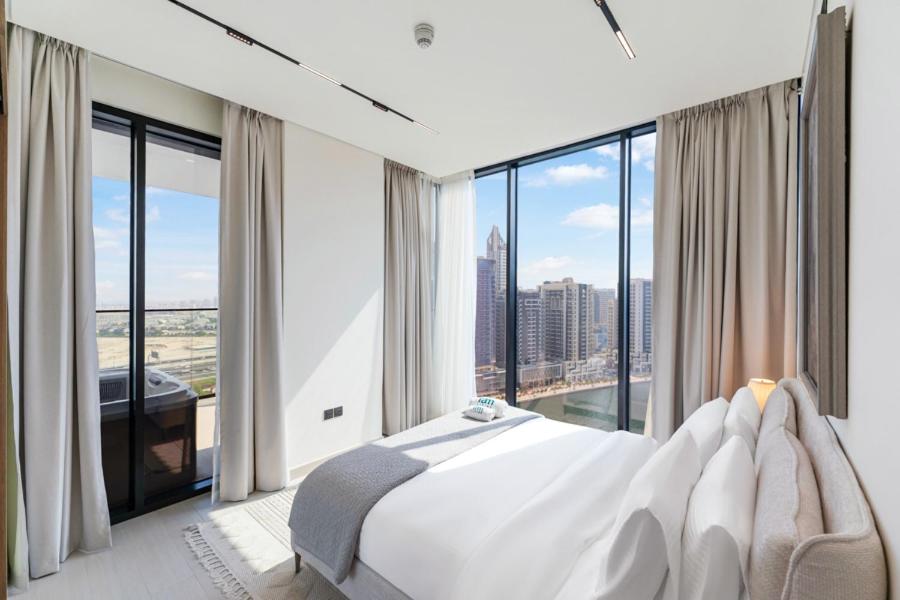 FAM Living Trillionaire Residences Premium Studio with Private Jacuzzi and Canal View - 2