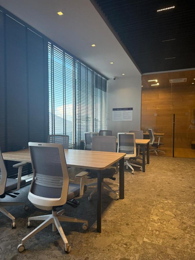 Trendy Suite with Gym Pool CoWork - 2