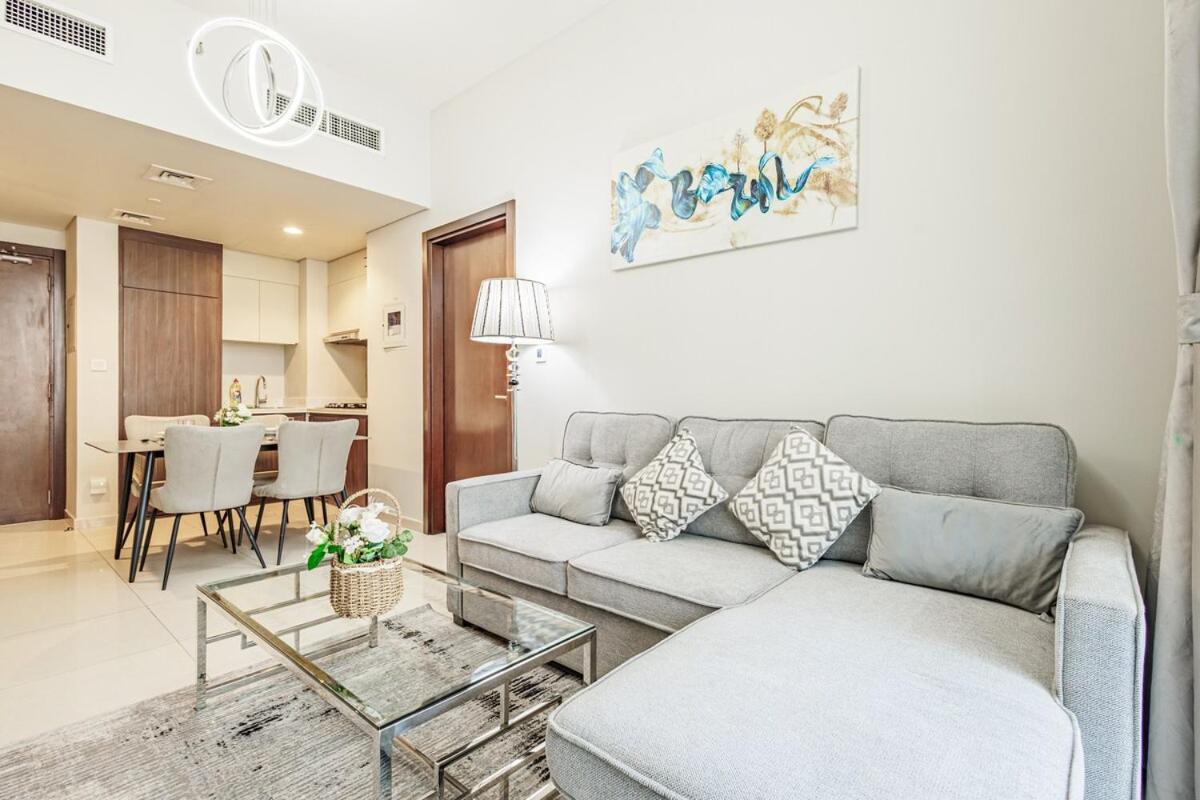 Stylish 2 BR Business Bay - Canal View - Gym and Pool