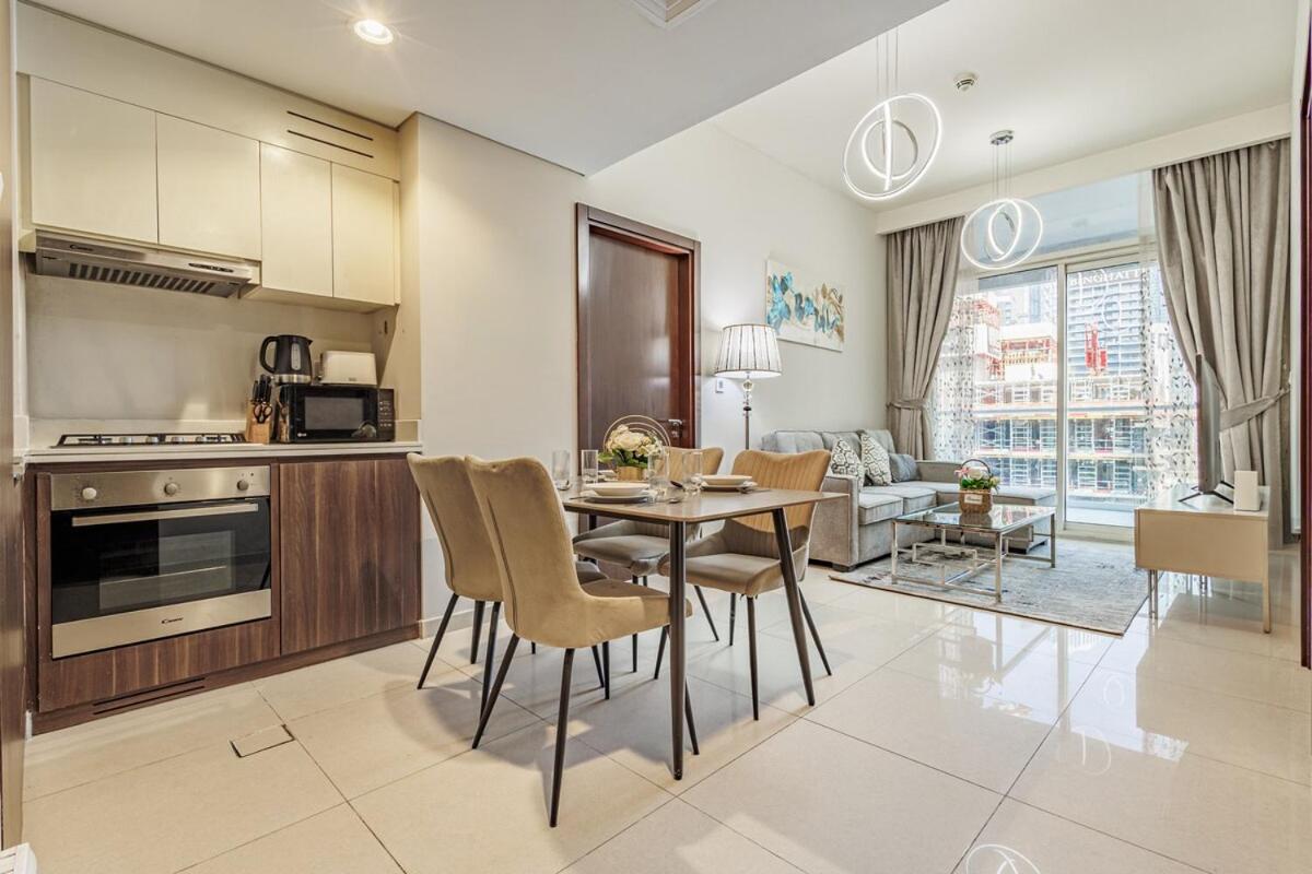 Stylish 2 BR Business Bay - Canal View - Gym and Pool - 5