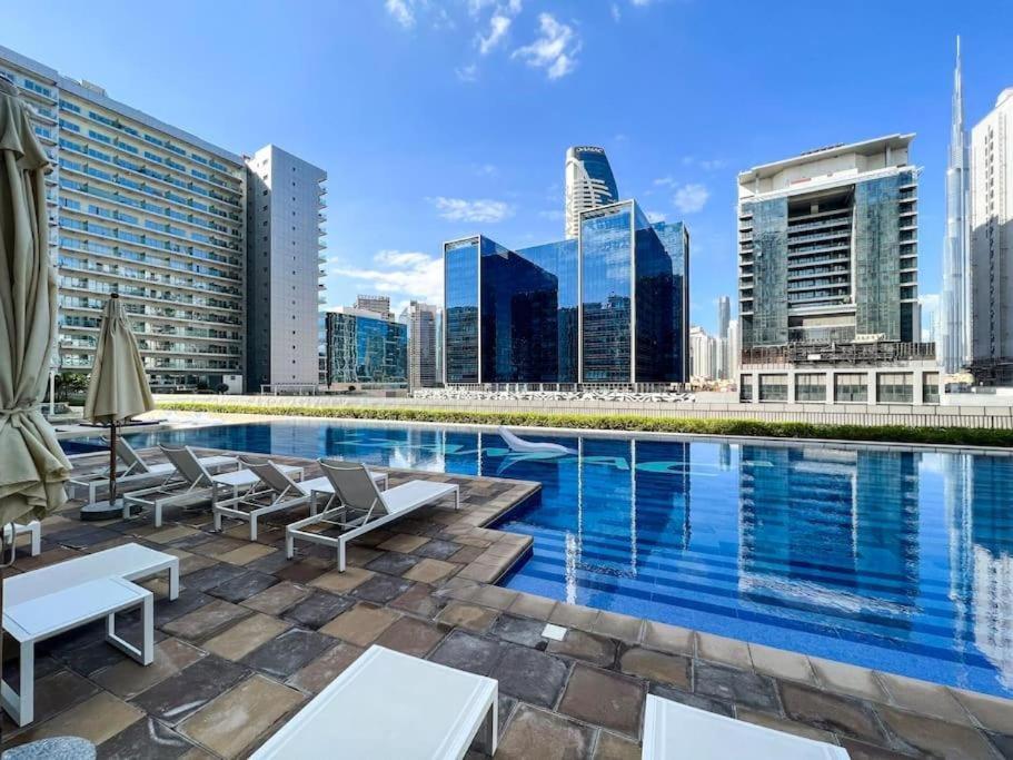 Stylish 2 BR Business Bay - Canal View - Gym and Pool - 4