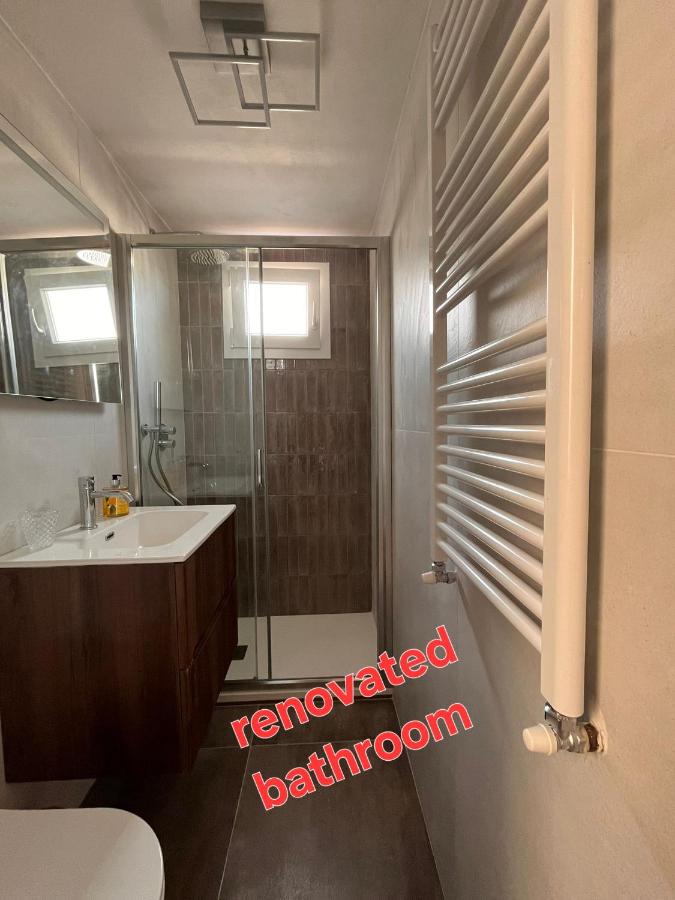 Sunny home with roof patio - 5