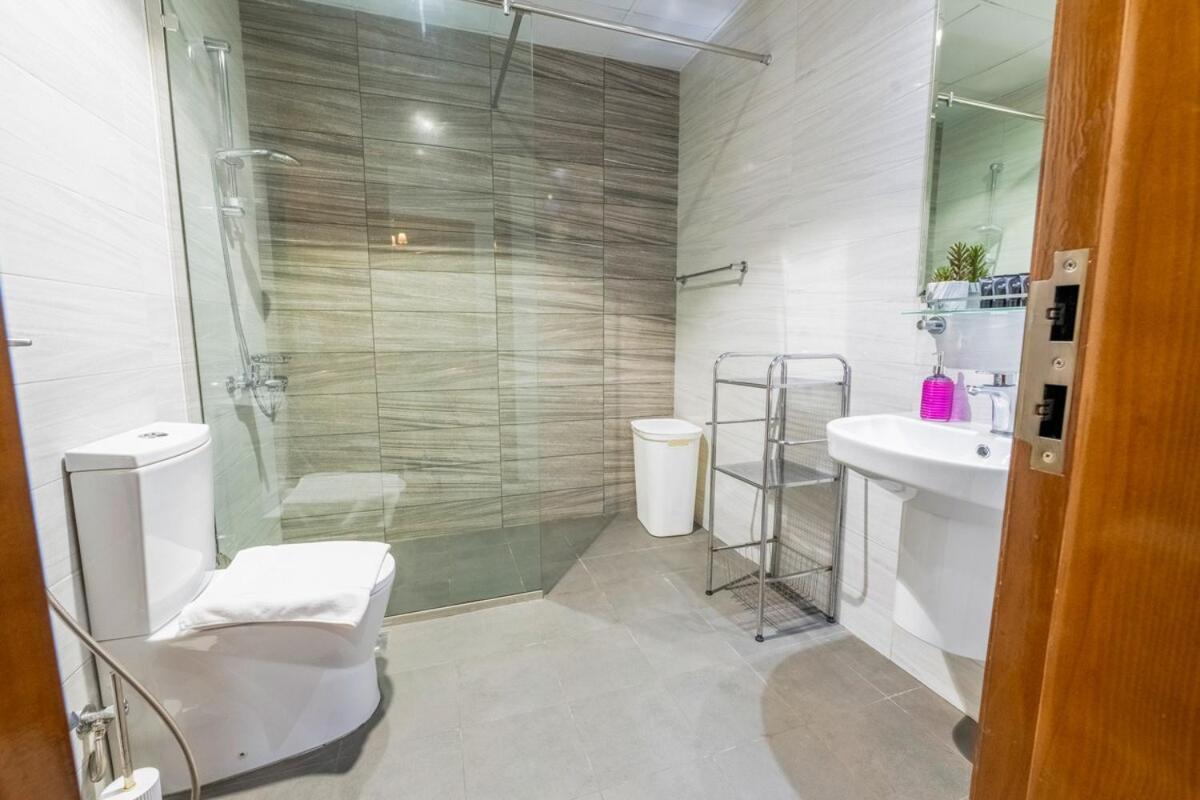 Dunya Tower 1BR Heart of Dubai Downtown - 3