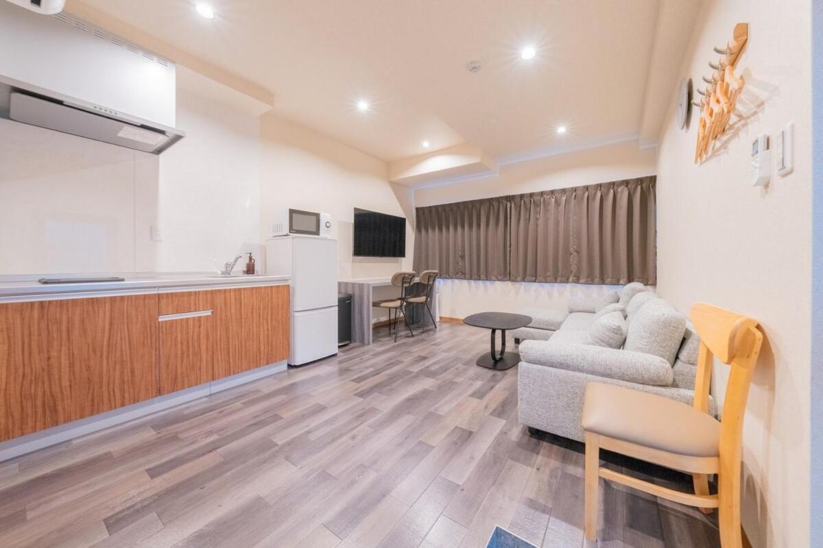 富2 床屋オーナーが運営する 難波駅の真横に位置するモダンアパートメント ベッド5台 シャワー2台