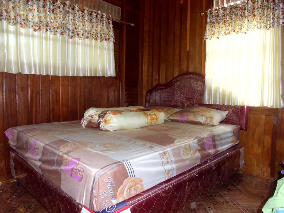 Bed And Breakfast Bunga Matahari Airmadidi Indonesia Booking Com