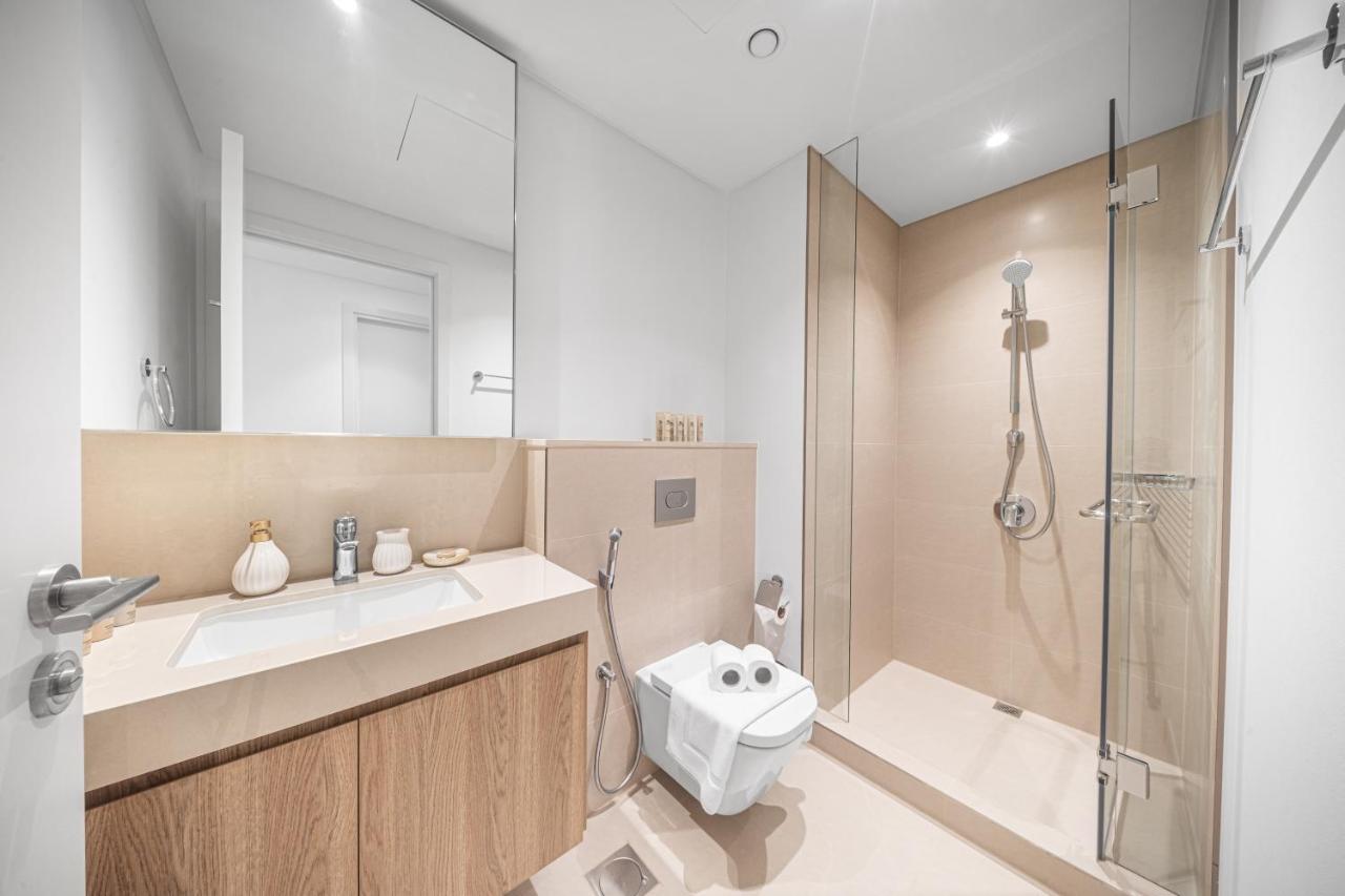 Burj View Chic 2BR Downtown Dubai - 3