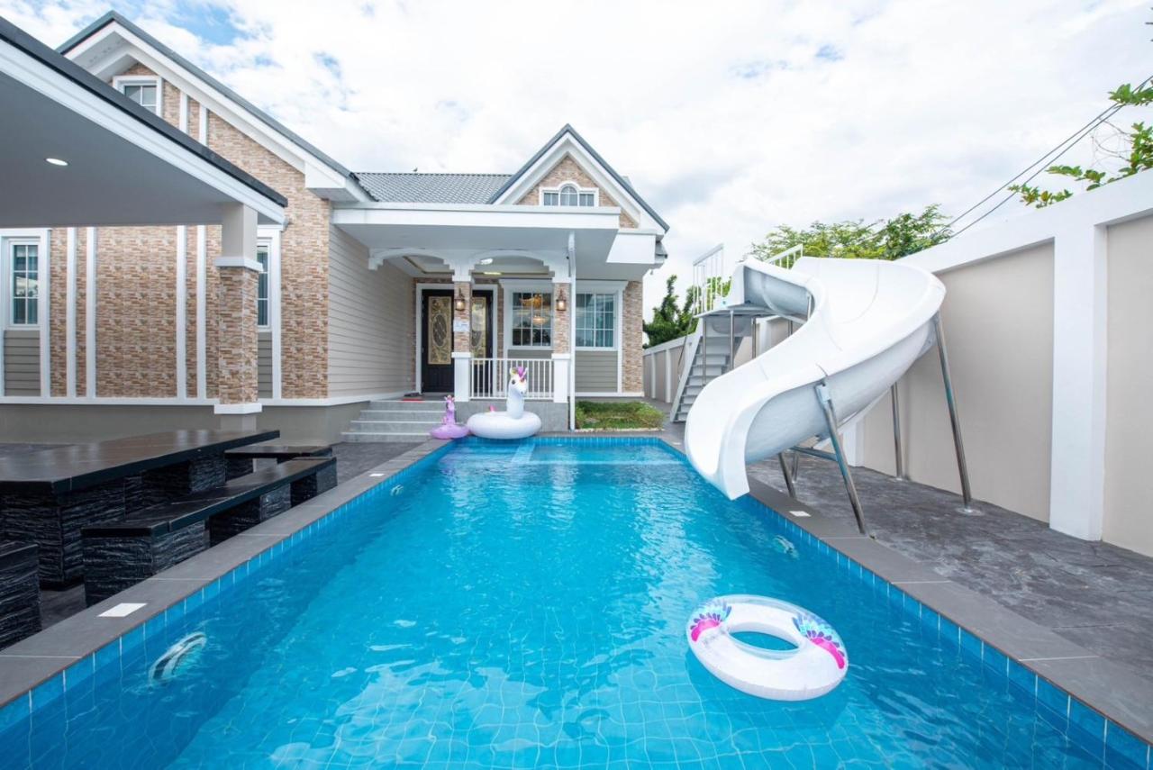 Pool Villa Pattaya 3BR Slide Karaoke