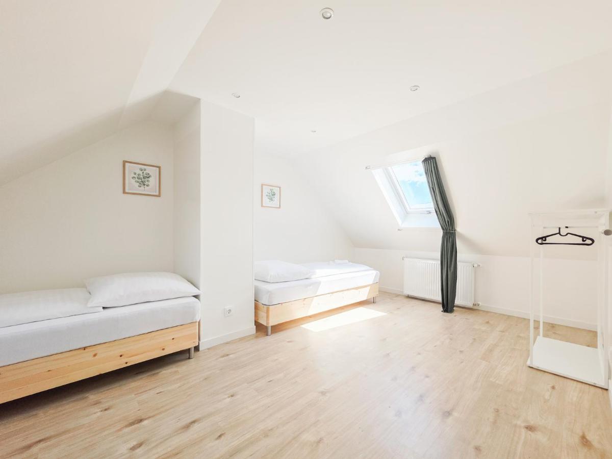 Tolstov Apartments - 4 Room Apartment - Maisonette - Balcony - 20 Min Messe DUS and Old Town DUS