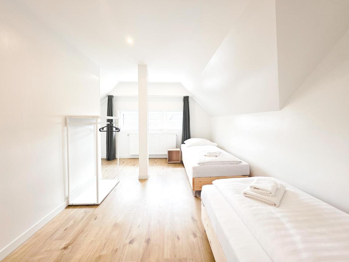 Tolstov Apartments - 4 Room Apartment - Maisonette - Balcony - 20 Min Messe DUS and Old Town DUS